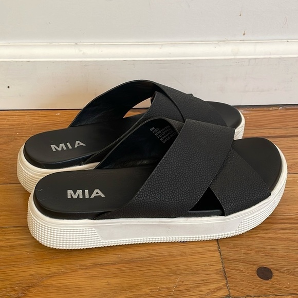 MIA Ivey Platform Slide Slip-On Sandal Crossover Straps Black Women 6 - Picture 1 of 8